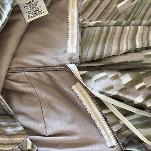 Maggy London One Shoulder Satin, Bodycon Dress, With Ruching Exc Cond. SIZE 6 - Picture 8 of 8